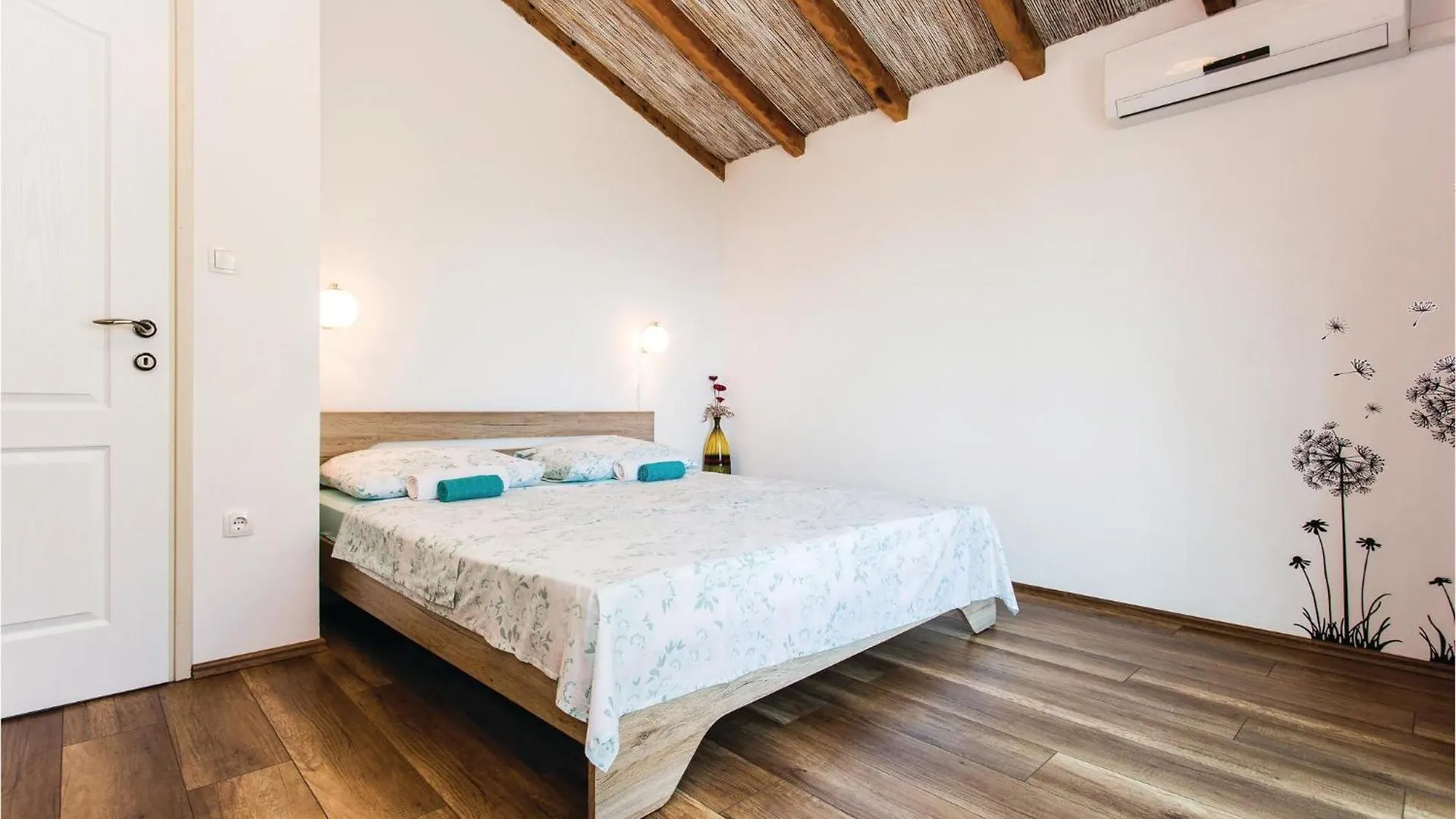 펜션 Stunning Home In Krk With House Sea View 리시카